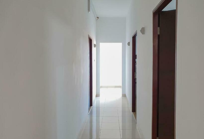 Номер Стандарт, Reddoorz Near Istana Plaza 3