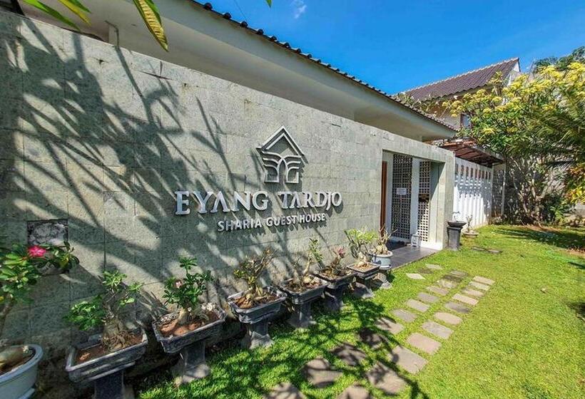 Семейный Номер, Rumah Eyang Tardjo Syariah Mitra Reddoorz