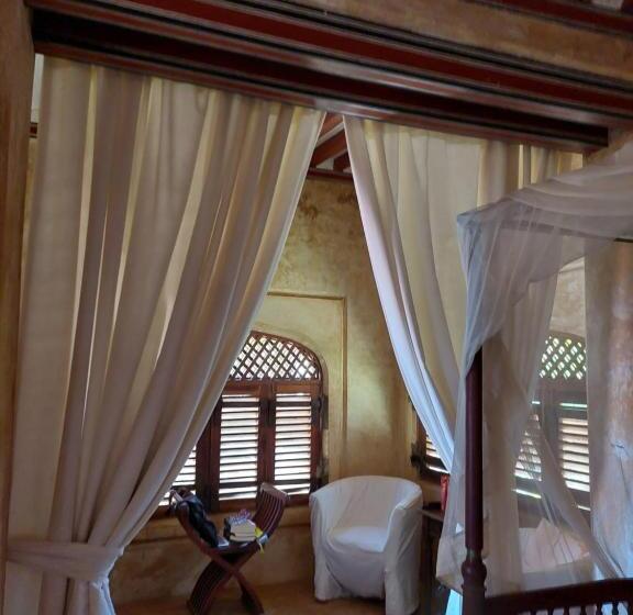 اتاق استاندارد, Samaki House