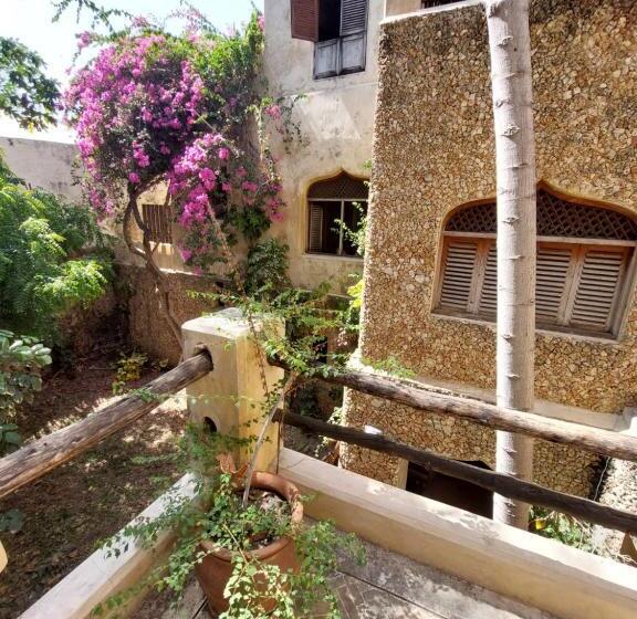 اتاق استاندارد, Samaki House