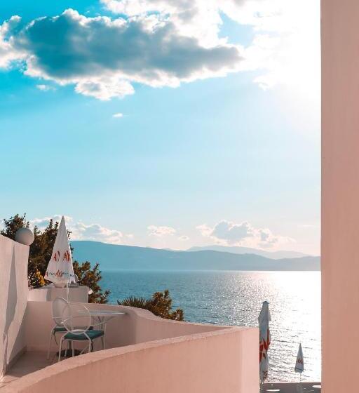 اتاق لوکس با چشم‌انداز دریاچه, Villa Bella Ohrid