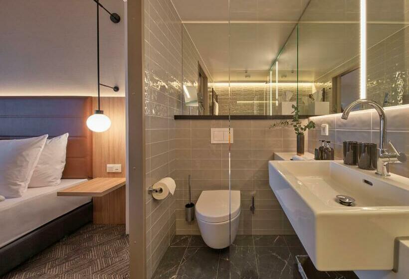 Студио Стандарт с Балконом, Adina Apartment Hotel Munich