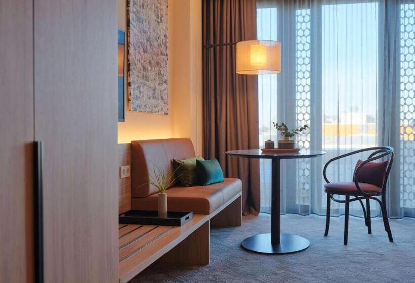 Студия Премиум, Adina Apartment Hotel Munich
