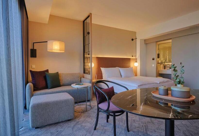 Студия Премиум, Adina Apartment Hotel Munich