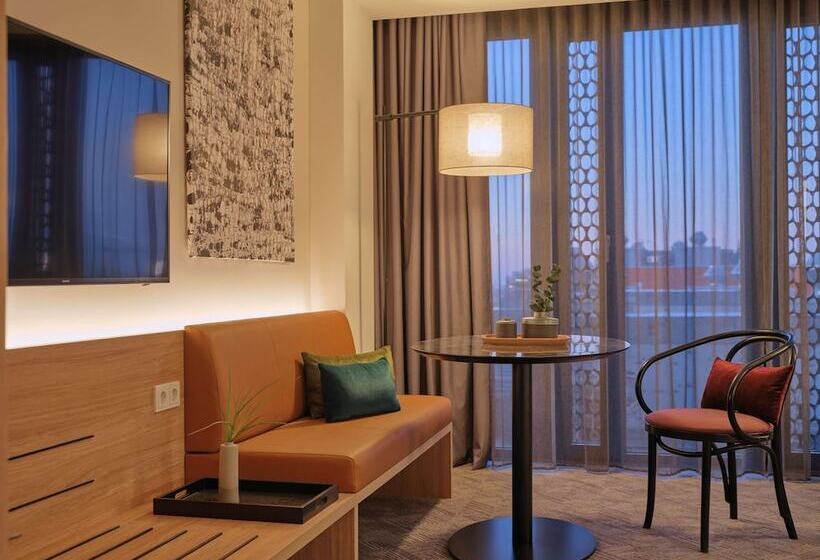 Студия Премиум, Adina Apartment Hotel Munich