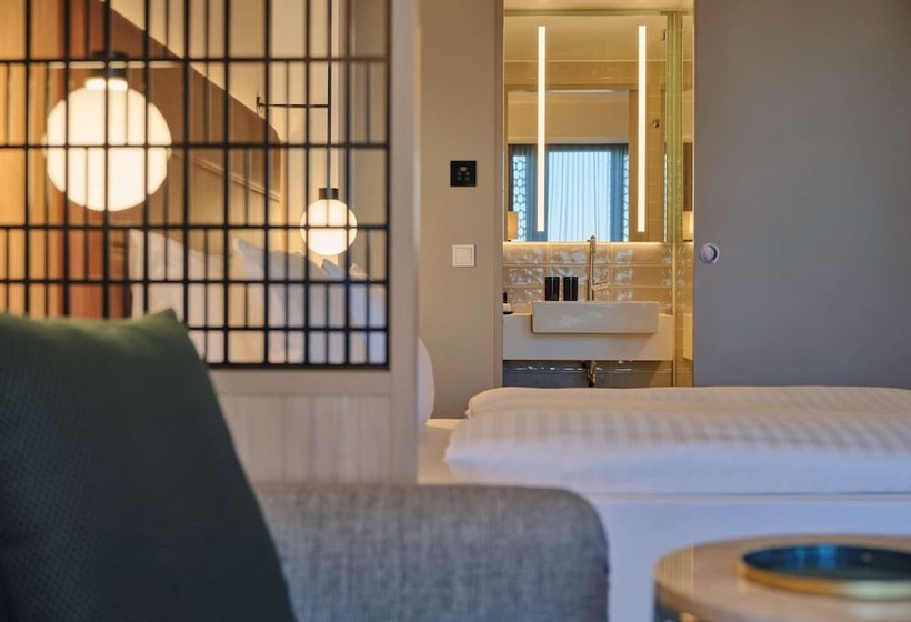 Студия Премиум, Adina Apartment Hotel Munich