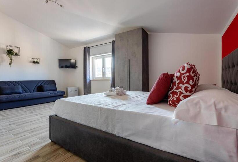 Семейный Номер, Cadoni Guest House