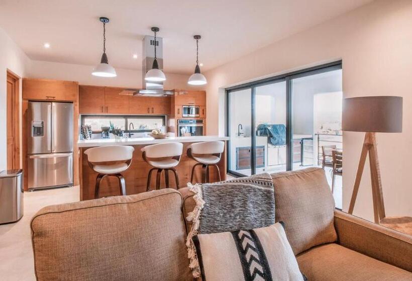 דירת חדר נוף לים, Cerritos Surf Residences