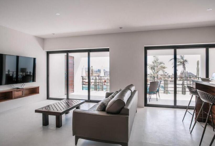דירת חדר נוף לבריכה, Cerritos Surf Residences