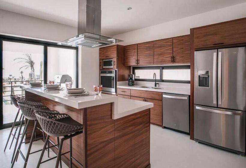דירת חדר נוף לבריכה, Cerritos Surf Residences