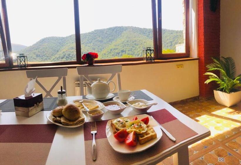 Номер Стандарт Трехместный, Cottage Chalet And Tours