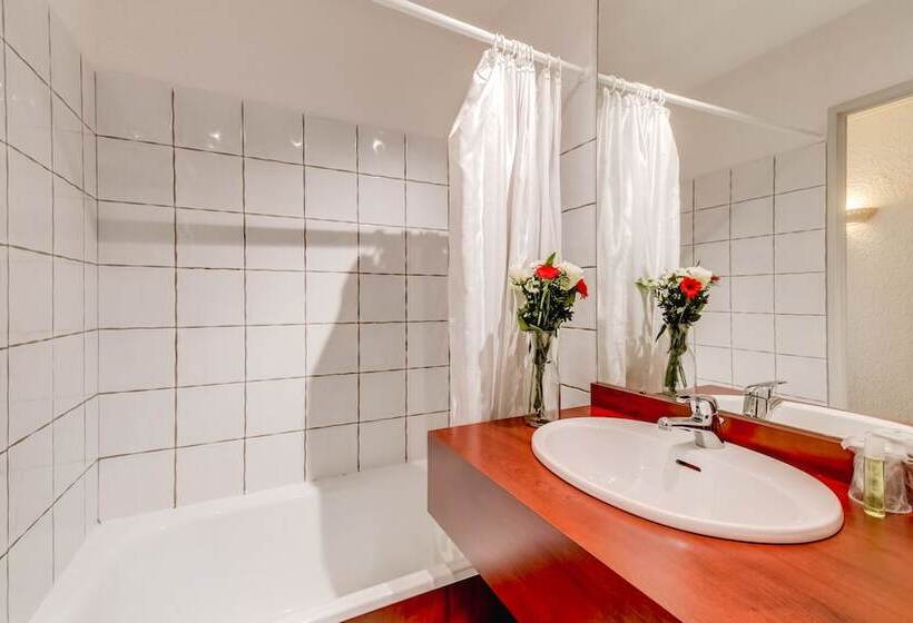 Семейный Номер, Abbatiale Hotel Grenoble Centre