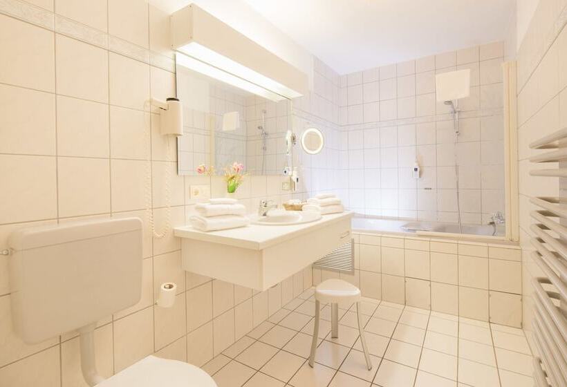 Люкс, Parkhotel Emstaler Höhe