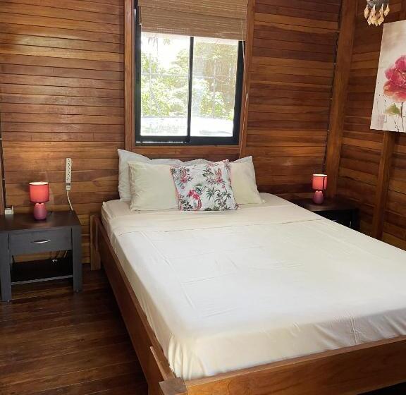디럭스 방갈로, The Beach Bungalows   Yoga And Surf House   Adults Only