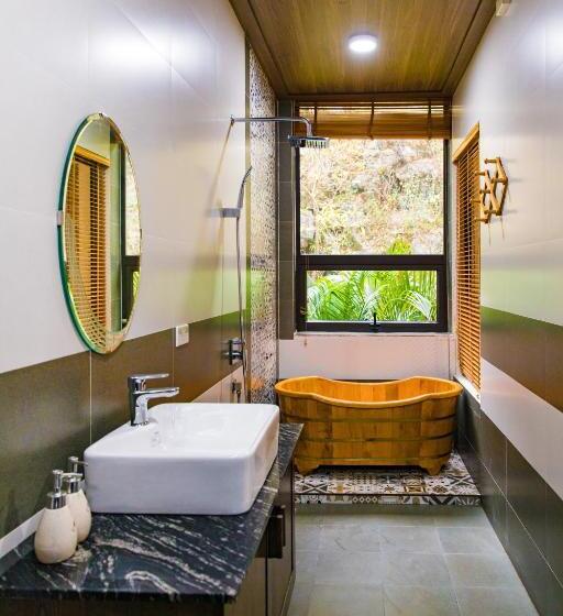 اتاق لوکس با بالکن, Trang An Aroma Homestay