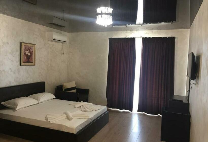 带阳台的豪华间, Family Hotel   City Hotel Yambol