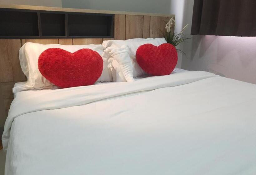 Стандартный внешний трехместный номер с ванной комнатой, Iresidence