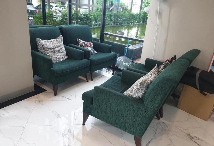 Стандартный внешний трехместный номер с ванной комнатой, Iresidence