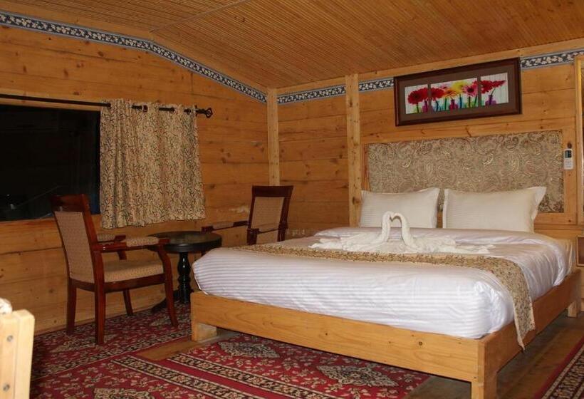 오두막, Snow King Retreat  Himalayan View , Revolving Restaurant , Pinewood Cottages , Huts , Villas , Rooms