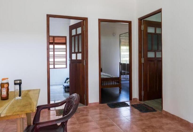 패밀리 룸, The Wave Surf Inn Midigama