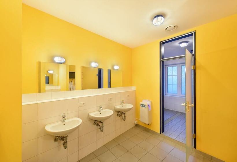 اتاق استاندارد سه تخته با سرویس بهداشتی مشترک, Bed Nbudget Expo Hostel Rooms