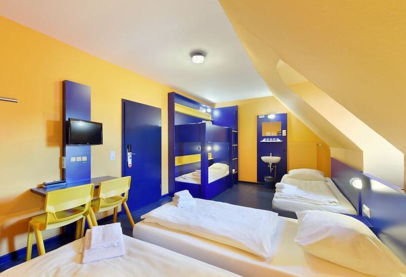 Номер Стандарт Совместная Ванная, Bed Nbudget Expo Hostel Rooms