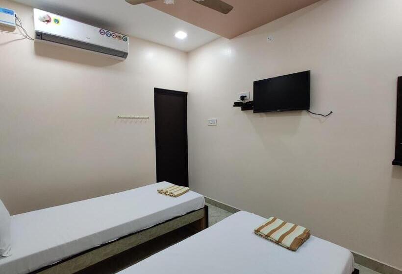 Номер Deluxe, Sivamurugan Residency