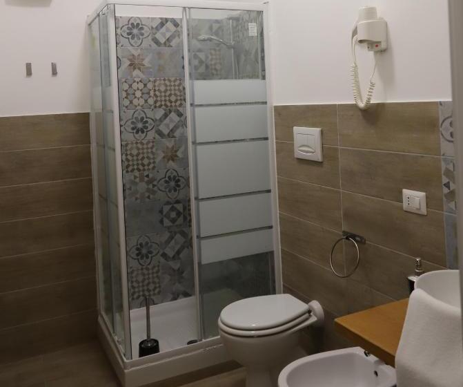 اتاق استاندارد سه تخته با بالکن, Ai Quattro Venti Guest House