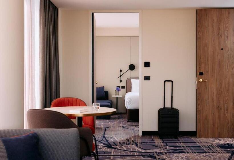 带大床的套房, Mercure Melbourne Doncaster