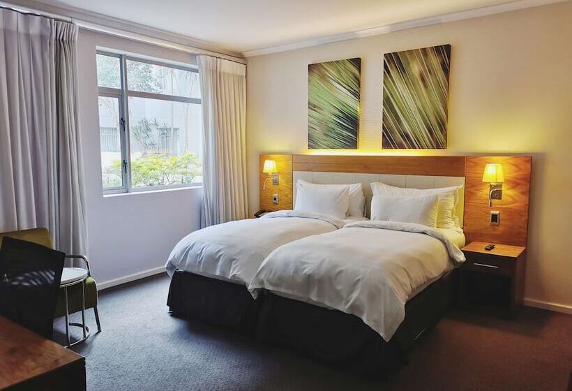 Номер Deluxe, Doubletree By Hilton Cape Town Upper Eastside