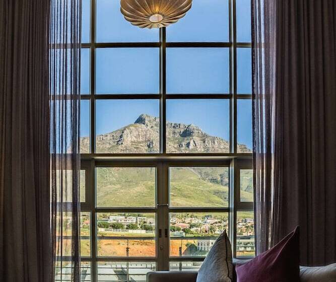 Номер Deluxe, Doubletree By Hilton Cape Town Upper Eastside