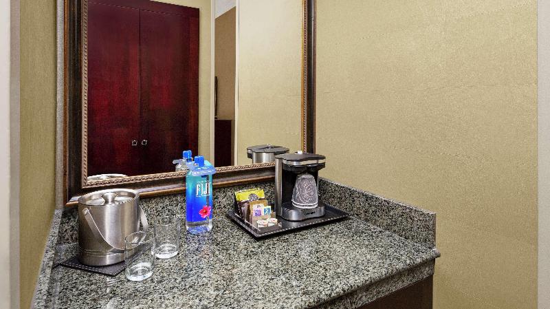 Standardrum King Size Säng, Doubletree Raleigh Durham Airport At Research Triangle Park