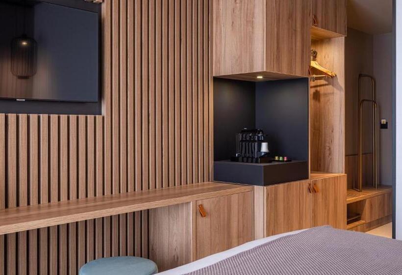 Номер Стандарт Двуспальная Кровать, Golden Tulip Lyon Ouest Techlid Hotel & Spa