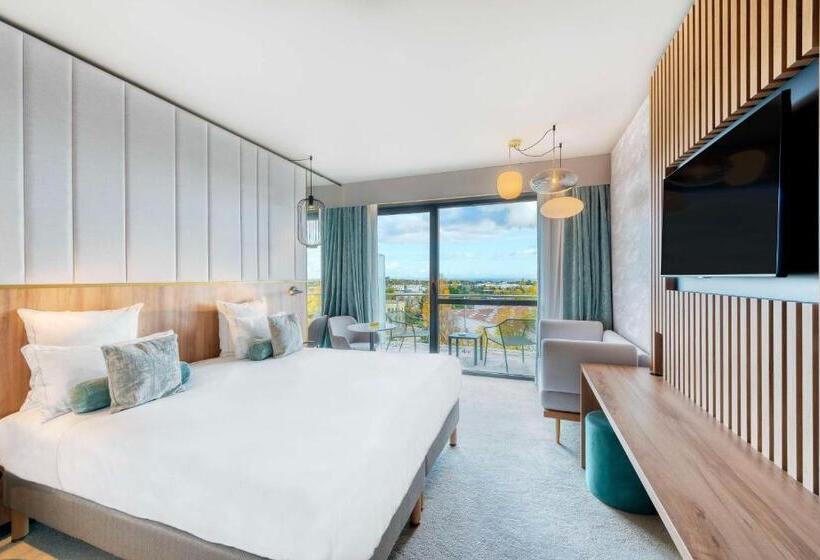 Номер Стандарт Двуспальная Кровать, Golden Tulip Lyon Ouest Techlid Hotel & Spa