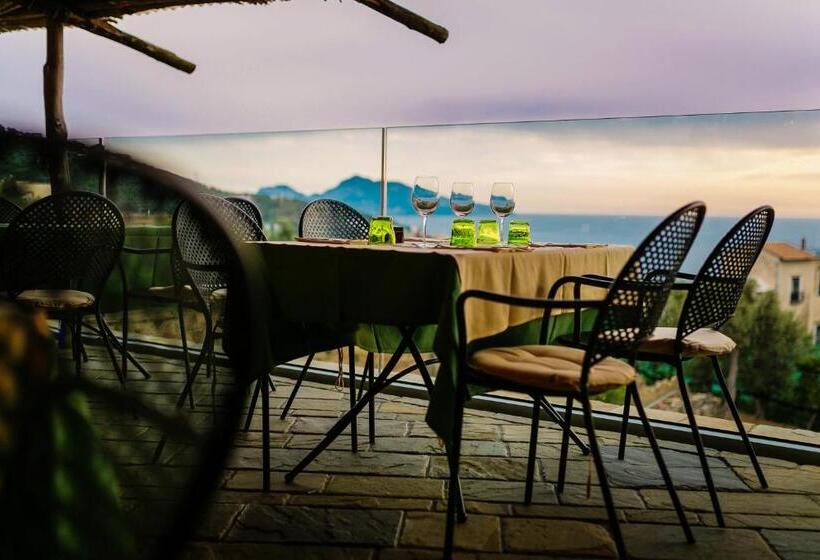Полулюкс Вид на Море, Relais Il Pennino