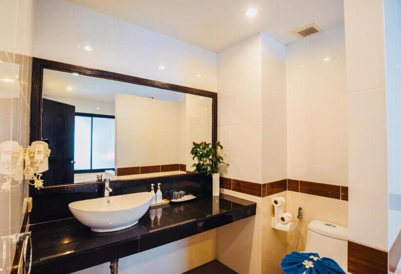 اتاق لوکس با چشمانداز استخر, Ramada By Wyndham Aonang Krabi