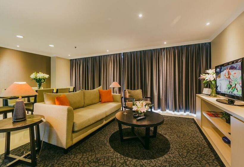 Люкс Deluxe 3 Спальни, Kristal Hotel Jakarta