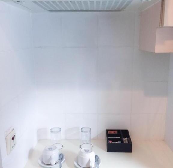 Студия Стандарт, Kristal Hotel Jakarta