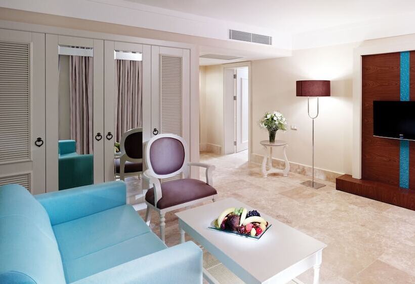 Family Suite, Paloma Pasha