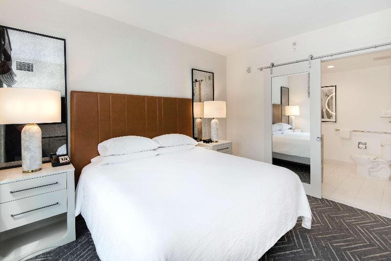 스위트 킹사이즈 침대, Embassy Suites By Hilton Raleigh Durham Airport Brier Creek