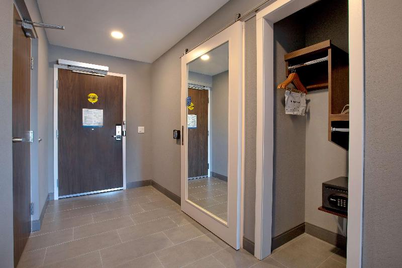 スイート, Hawthorn Extended Stay By Wyndham West Palm Beach