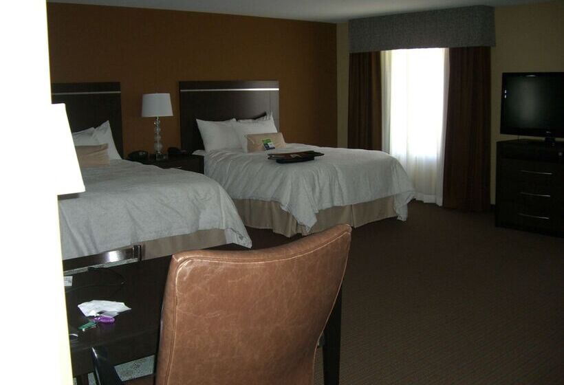 스탠다드 스튜디오, Hampton Inn & Suites Pueblo/north