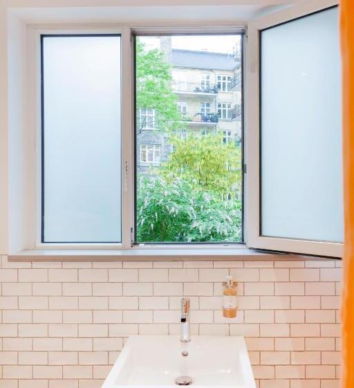 اتاق استاندارد سه تخته با سرویس بهداشتی مشترک, Annex Copenhagen