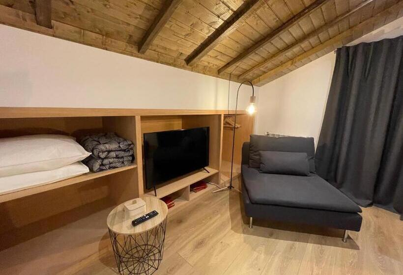 Номер Стандарт Вид на Бассейн, Villa D’aurora Country Suites