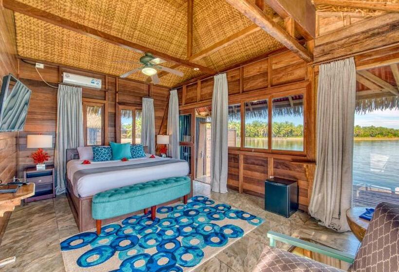 بانگلوی لوکس, Azul Over The Water Resort