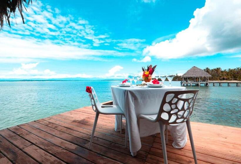 بنجلو قياسى, Azul Over The Water Resort