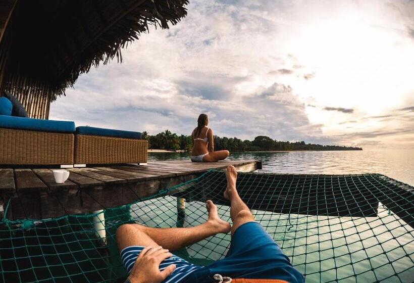 بانگلوی لوکس, Azul Over The Water Resort