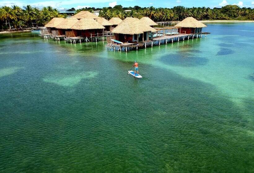 بنجلو ديلوكس, Azul Over The Water Resort