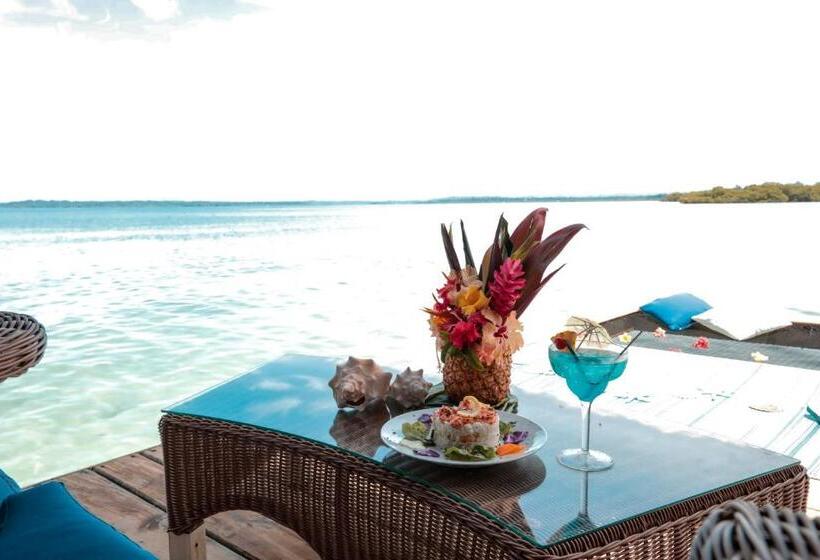 بانگلوی استاندارد, Azul Over The Water Resort