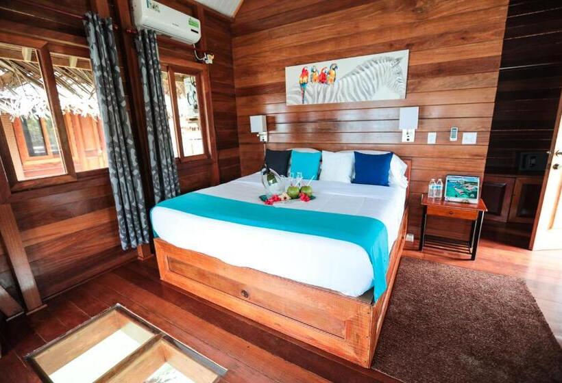 بانگلوی استاندارد, Azul Over The Water Resort